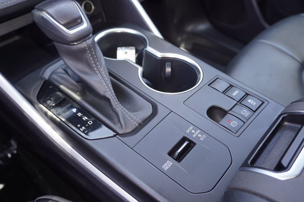 Used 2023 Toyota Highlander XLE FWD image 21