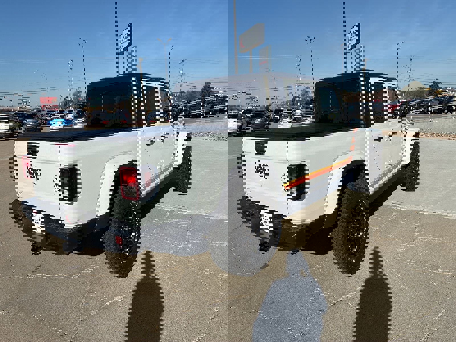 Used 2021 Jeep Gladiator Sport image 7