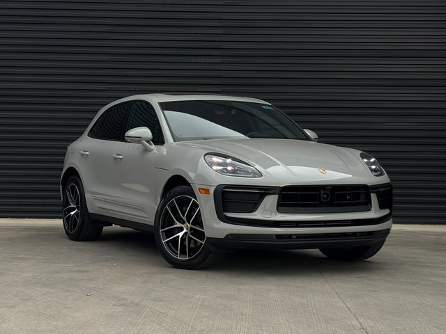 Used 2025 Porsche Macan image 9