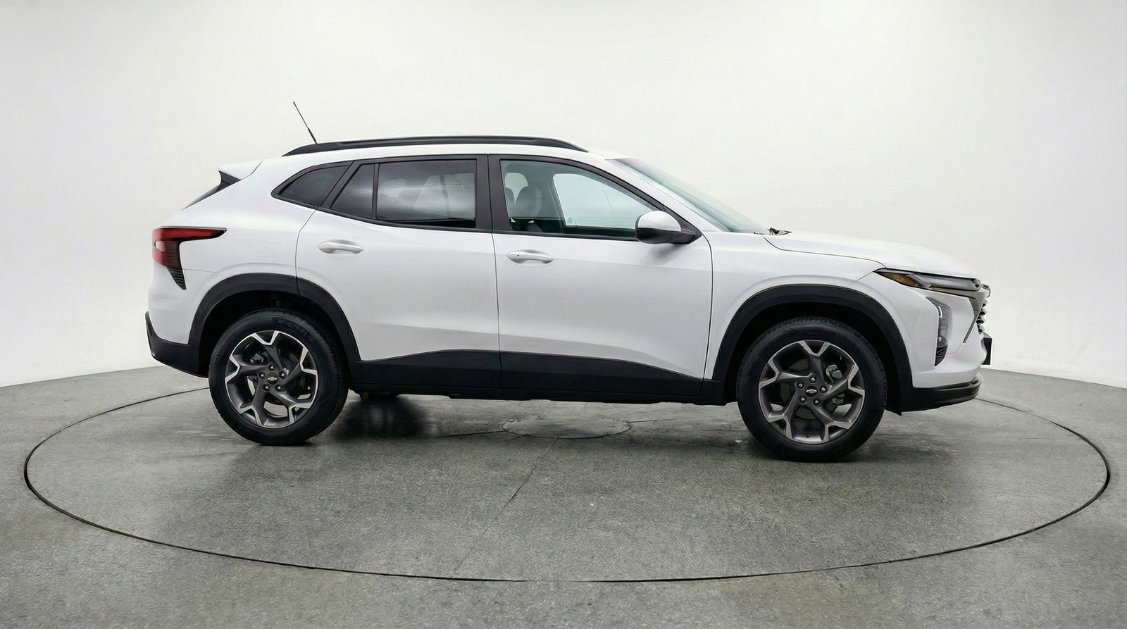 Used 2025 Chevrolet Trax LT image 11