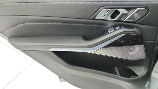 Used 2023 BMW X7 M60i w/ Executive Package image 36