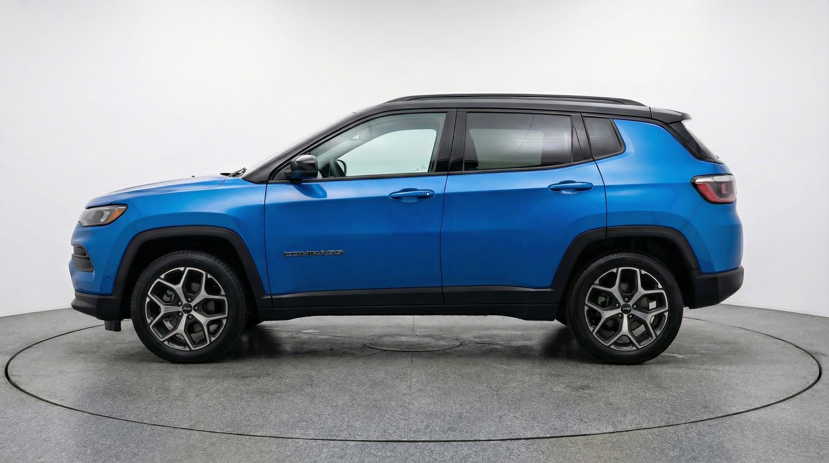 Used 2025 Jeep Compass Limited image 5
