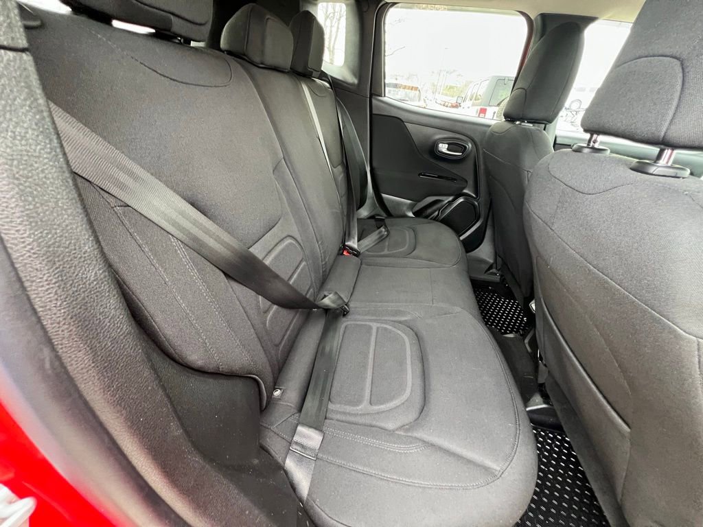 Used 2019 Jeep Renegade Latitude w/ Cold Weather Group AWD/4WD image 25