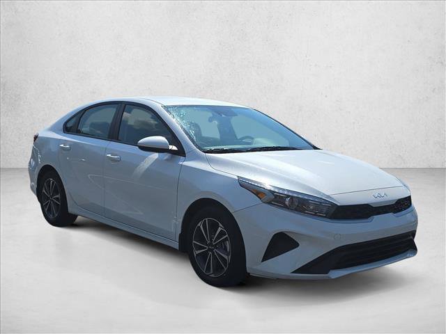 Used 2024 Kia Forte LXS video 3
