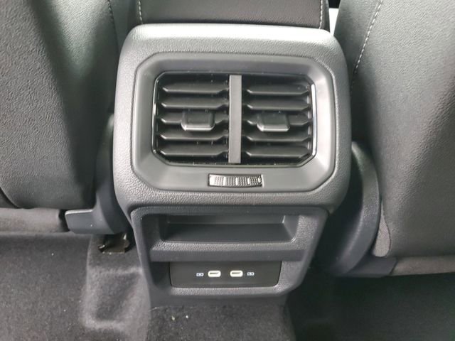 New 2026 Volkswagen Taos SE image 10