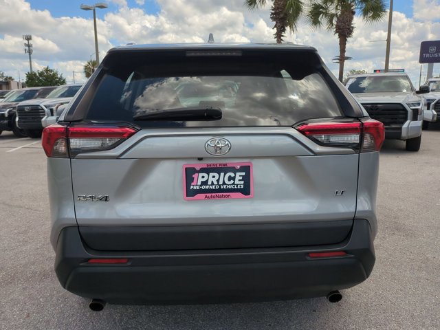 Used 2021 Toyota RAV4 LE FWD image 7