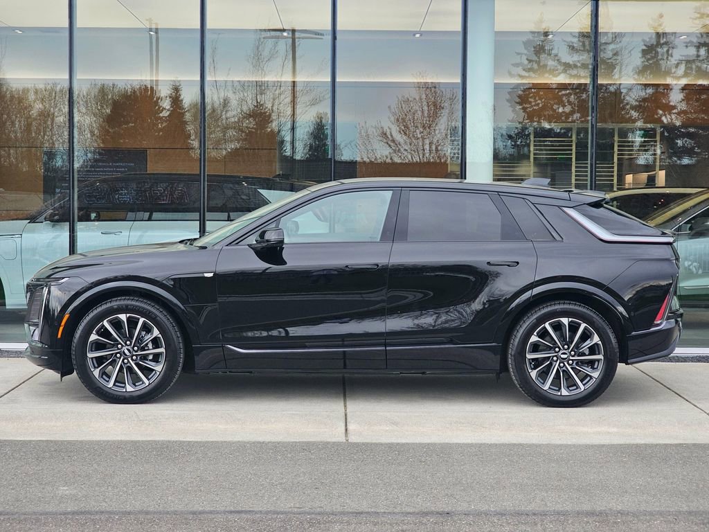 Used 2025 Cadillac Lyriq Sport image 2