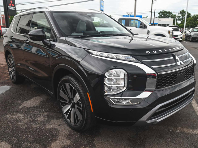 New 2025 Mitsubishi Outlander AWD image 3