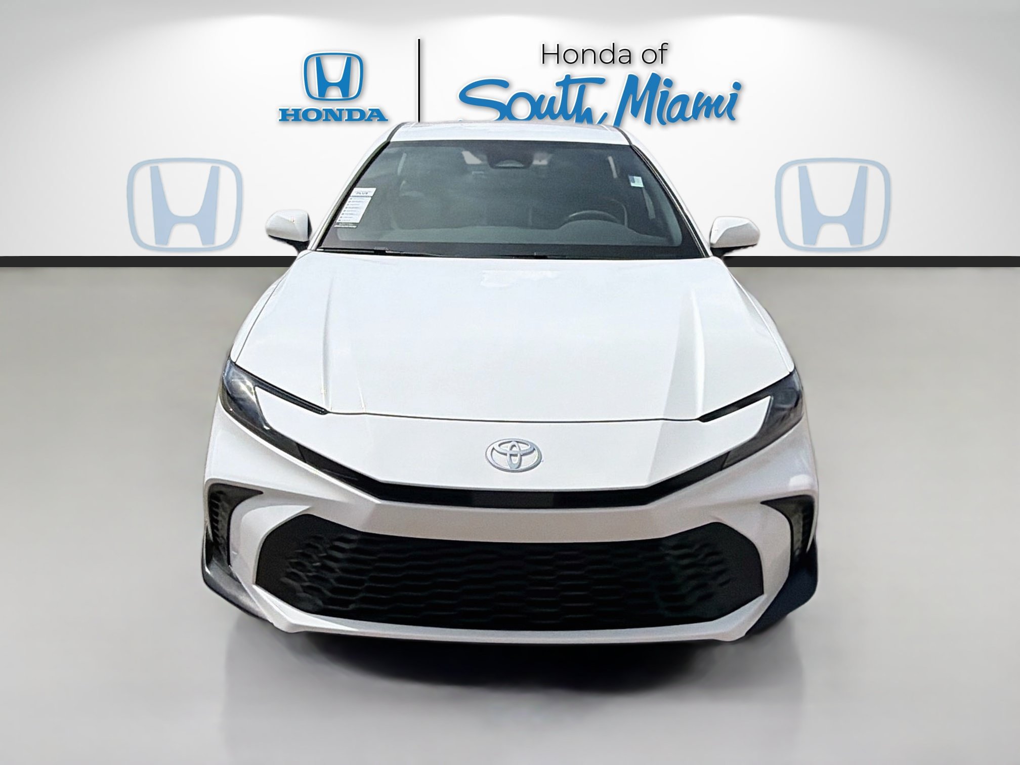 Used 2026 Toyota Camry SE FWD image 2