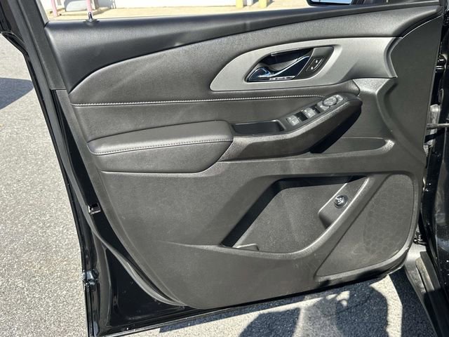 Used 2023 Chevrolet Traverse LT image 30