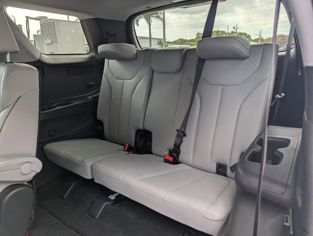 Used 2023 Hyundai Palisade SEL image 18