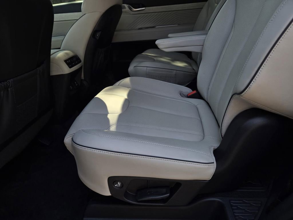 Certified 2025 Hyundai Palisade Calligraphy image 15