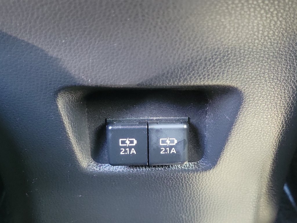 Used 2021 Toyota RAV4 XLE w/ Carpet Mat Package (TMS) FWD image 14