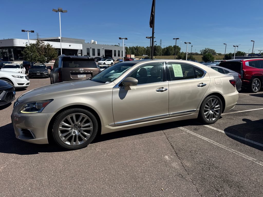 Used 2014 Lexus LS 460 w/ Comfort Package RWD image 16