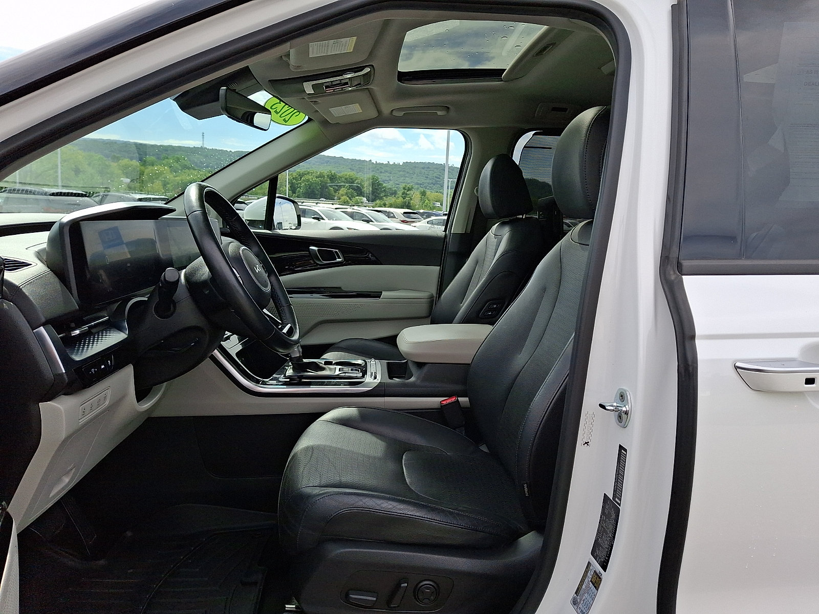 Used 2023 Kia Carnival SX Prestige FWD image 16