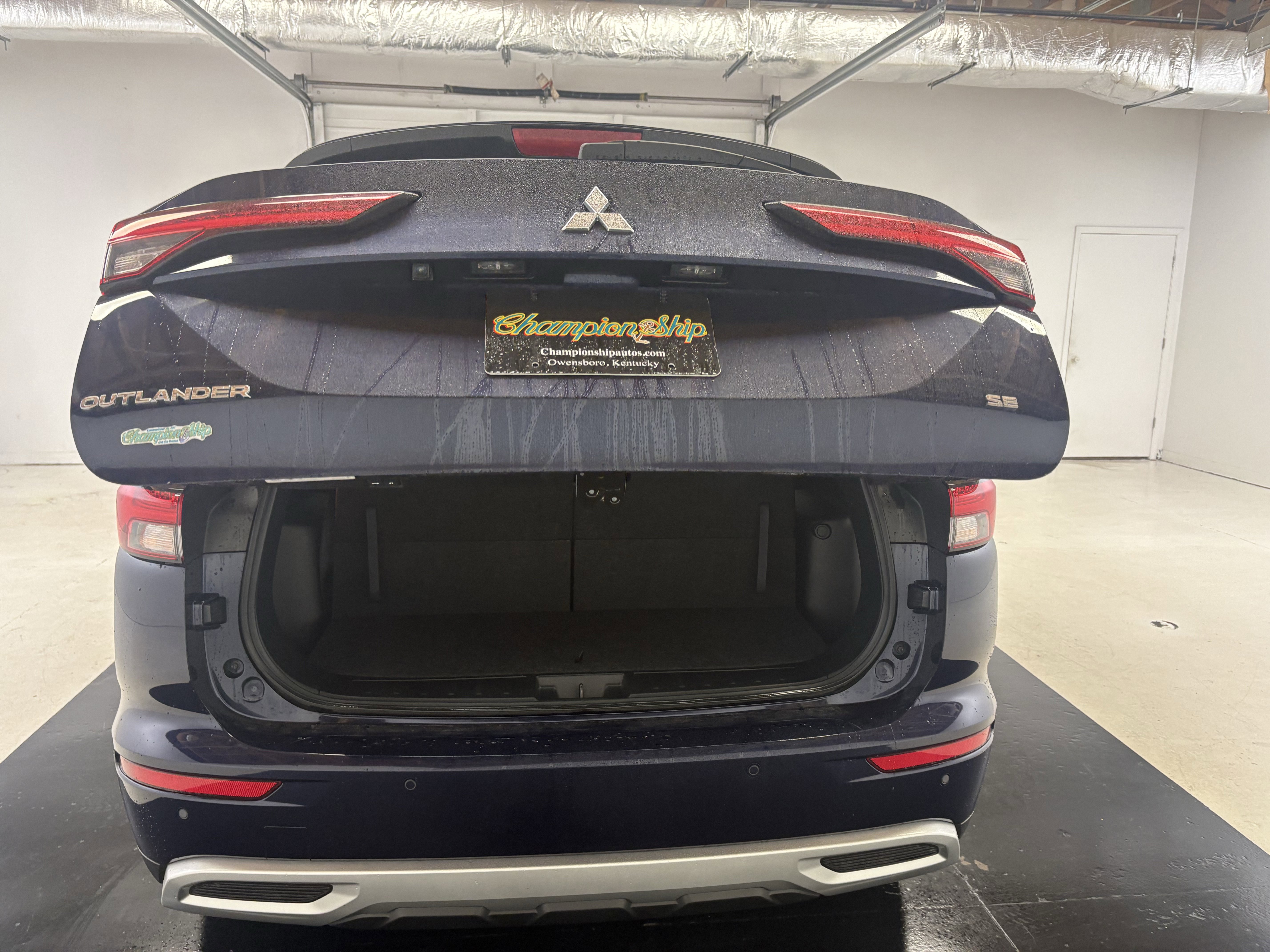 Used 2024 Mitsubishi Outlander SE Black Edition image 17