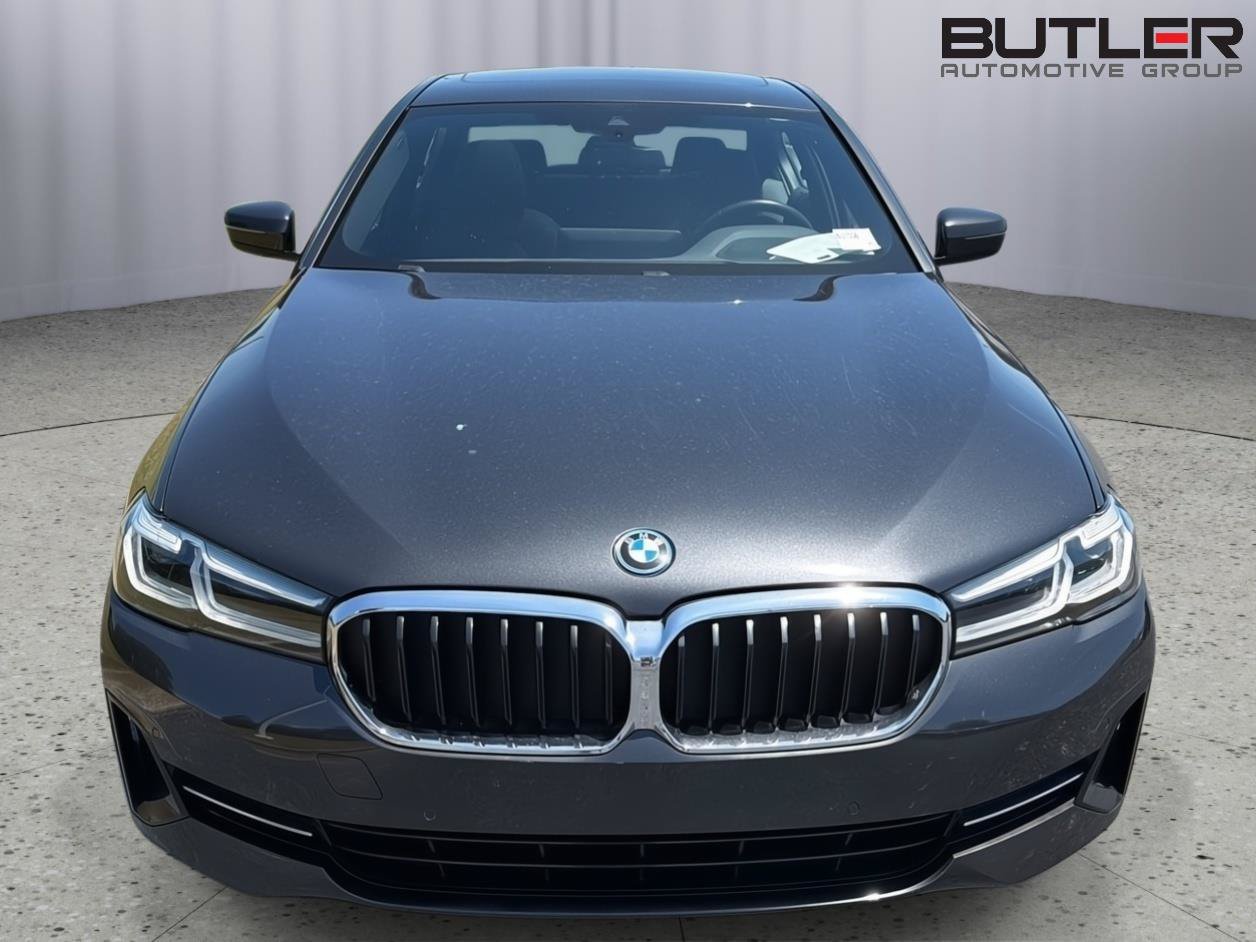 Used 2023 BMW 530e w/ Premium Package RWD image 9