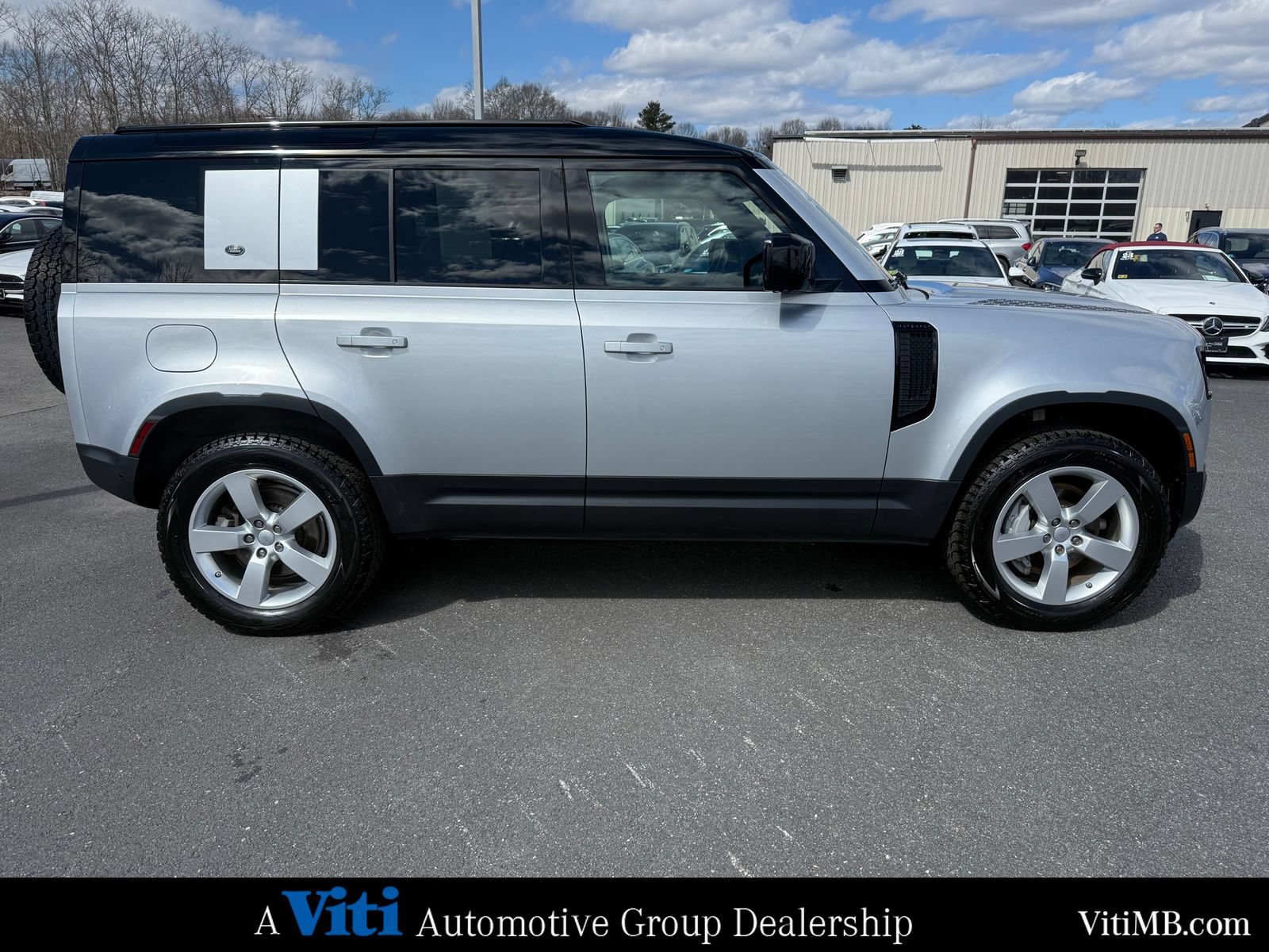 Used 2020 Land Rover Defender 110 First Edition AWD/4WD image 9