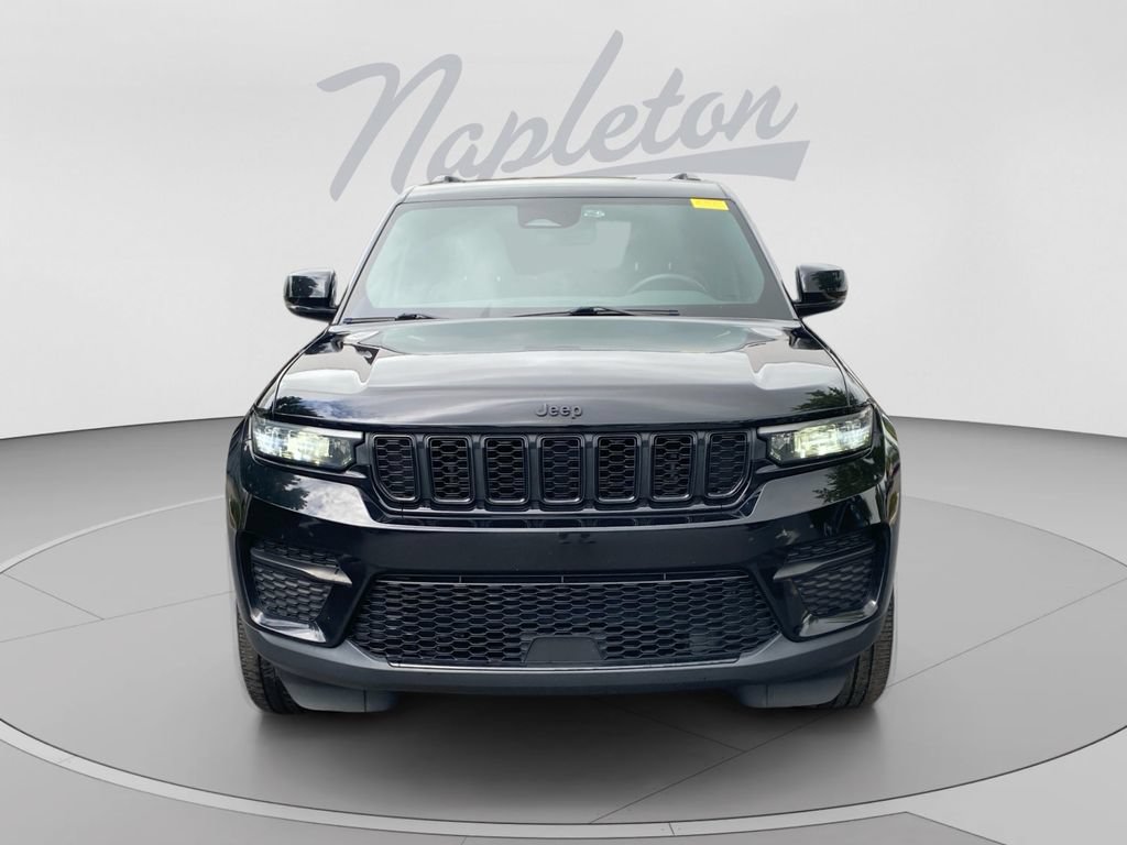 Used 2023 Jeep Grand Cherokee Altitude AWD/4WD image 9