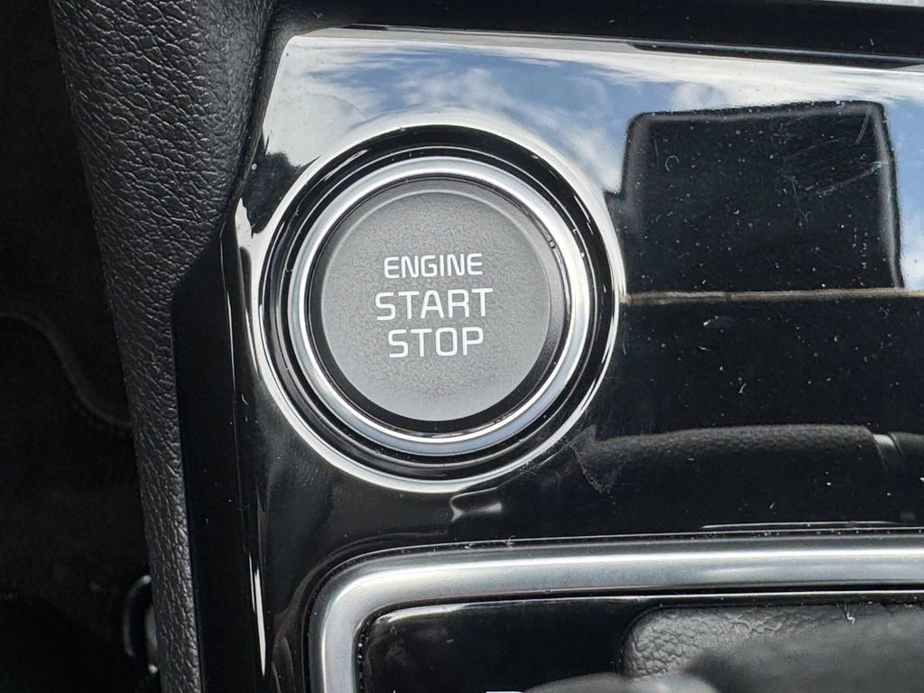 Certified 2025 Kia Sportage EX image 19
