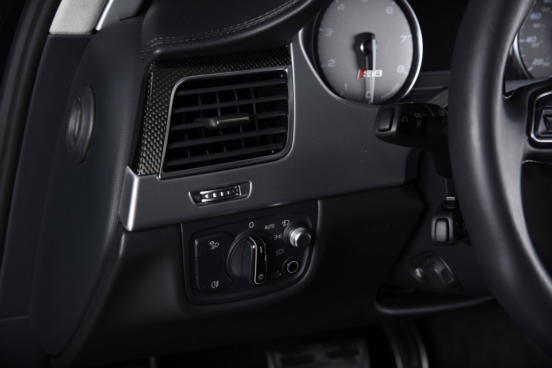 Used 2015 Audi S8 image 26