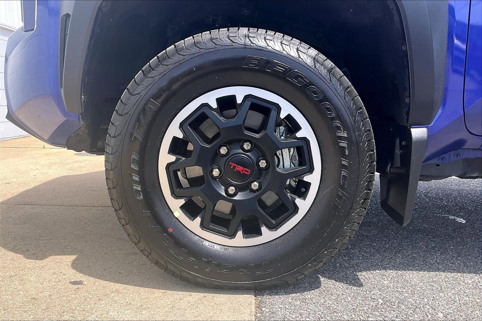 Used 2025 Toyota Tacoma TRD Off-Road AWD/4WD image 11