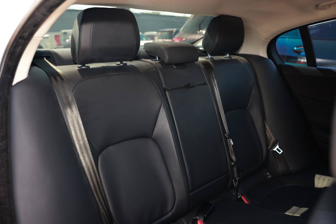 Used 2017 Jaguar XE Premium RWD image 16