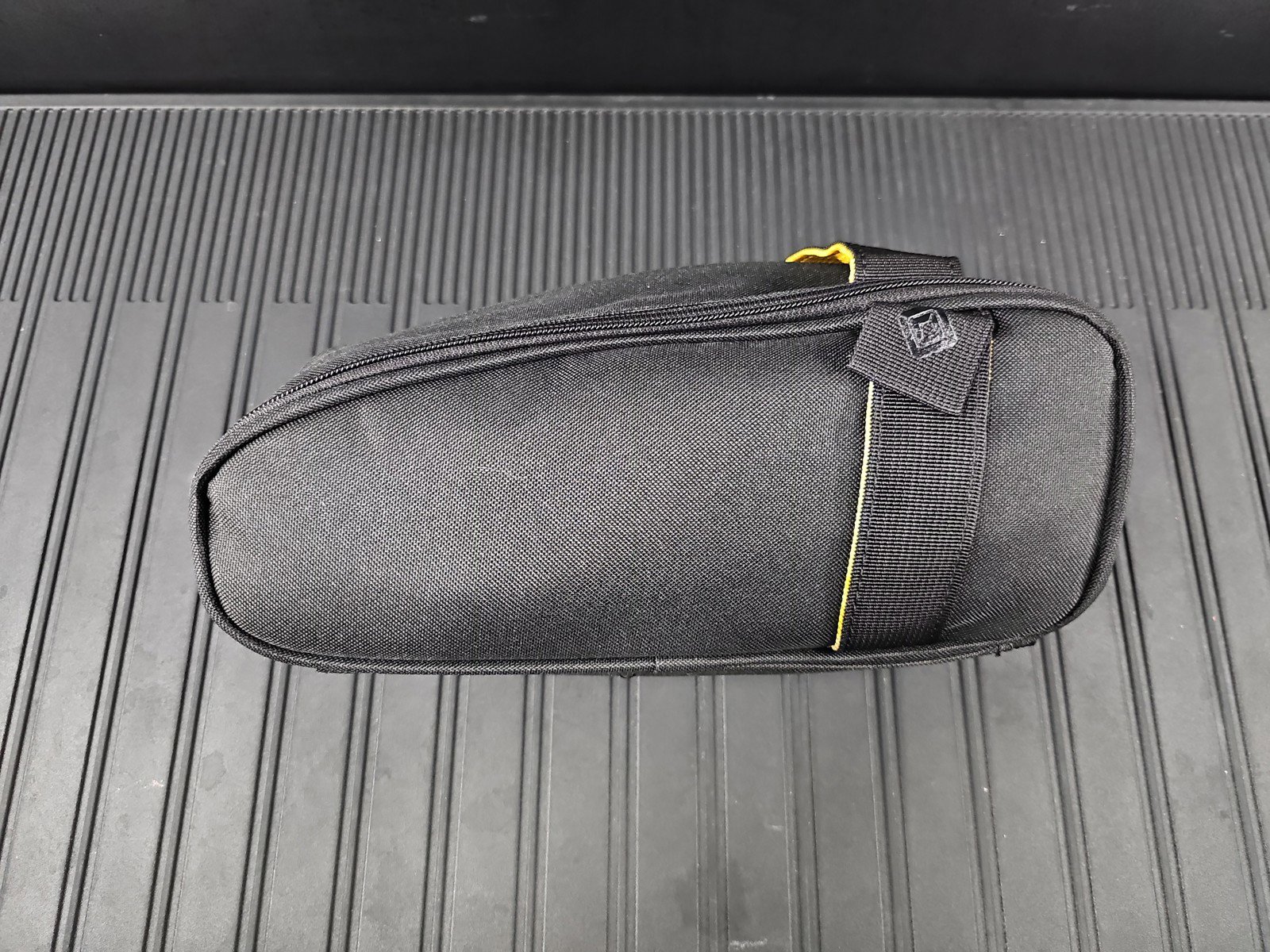 Used 2025 Rivian R1T Adventure image 32