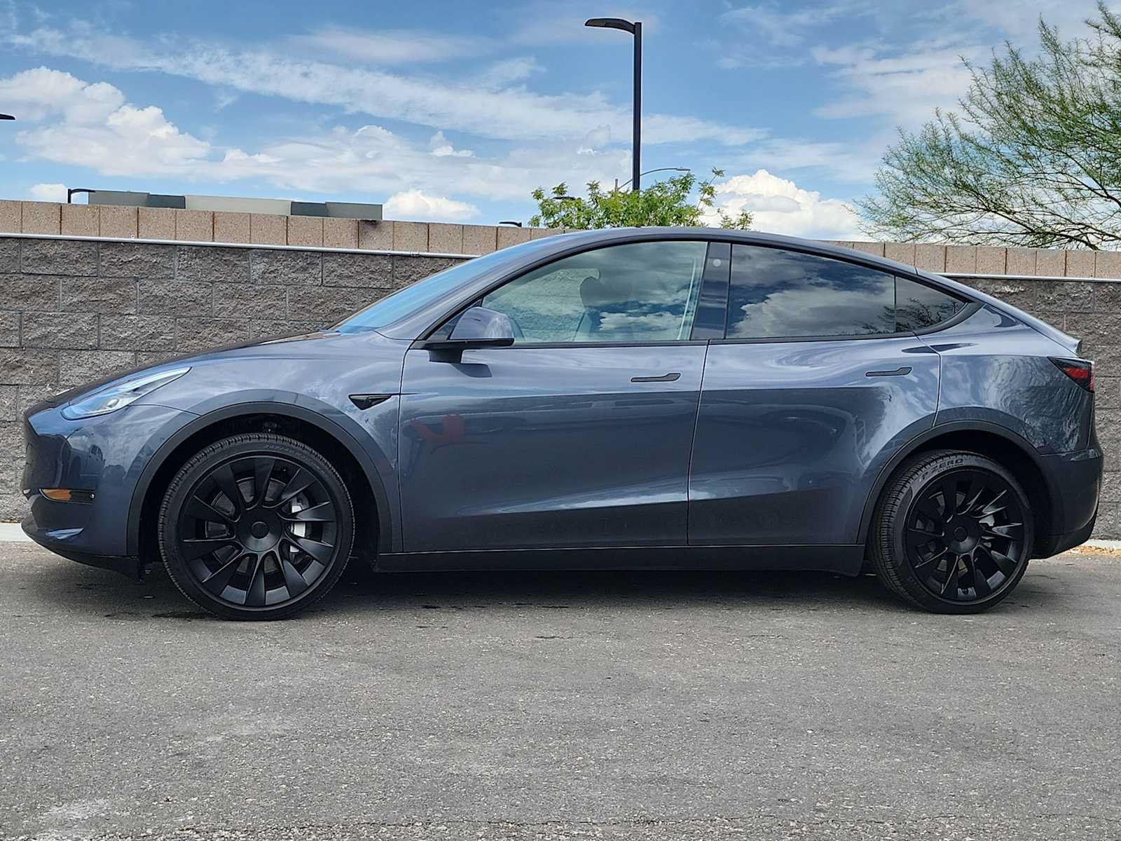 Used 2023 Tesla Model Y Long Range AWD/4WD image 5