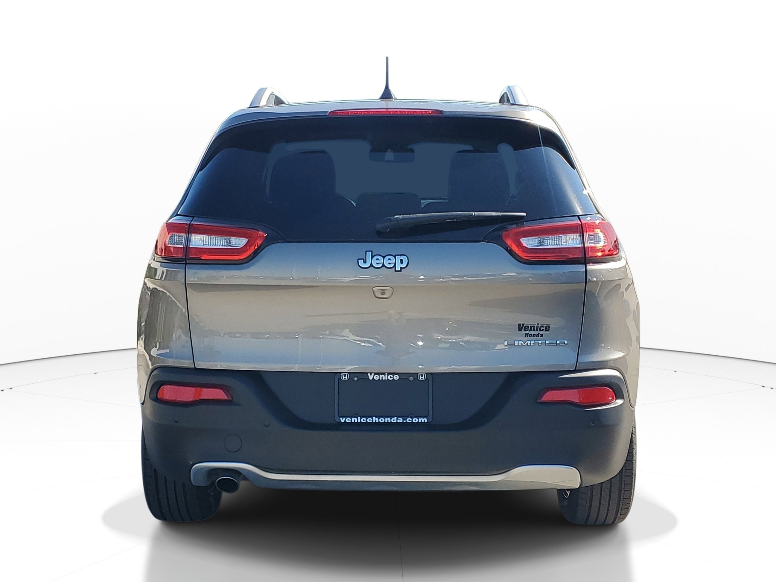 Used 2018 Jeep Cherokee Limited FWD image 5