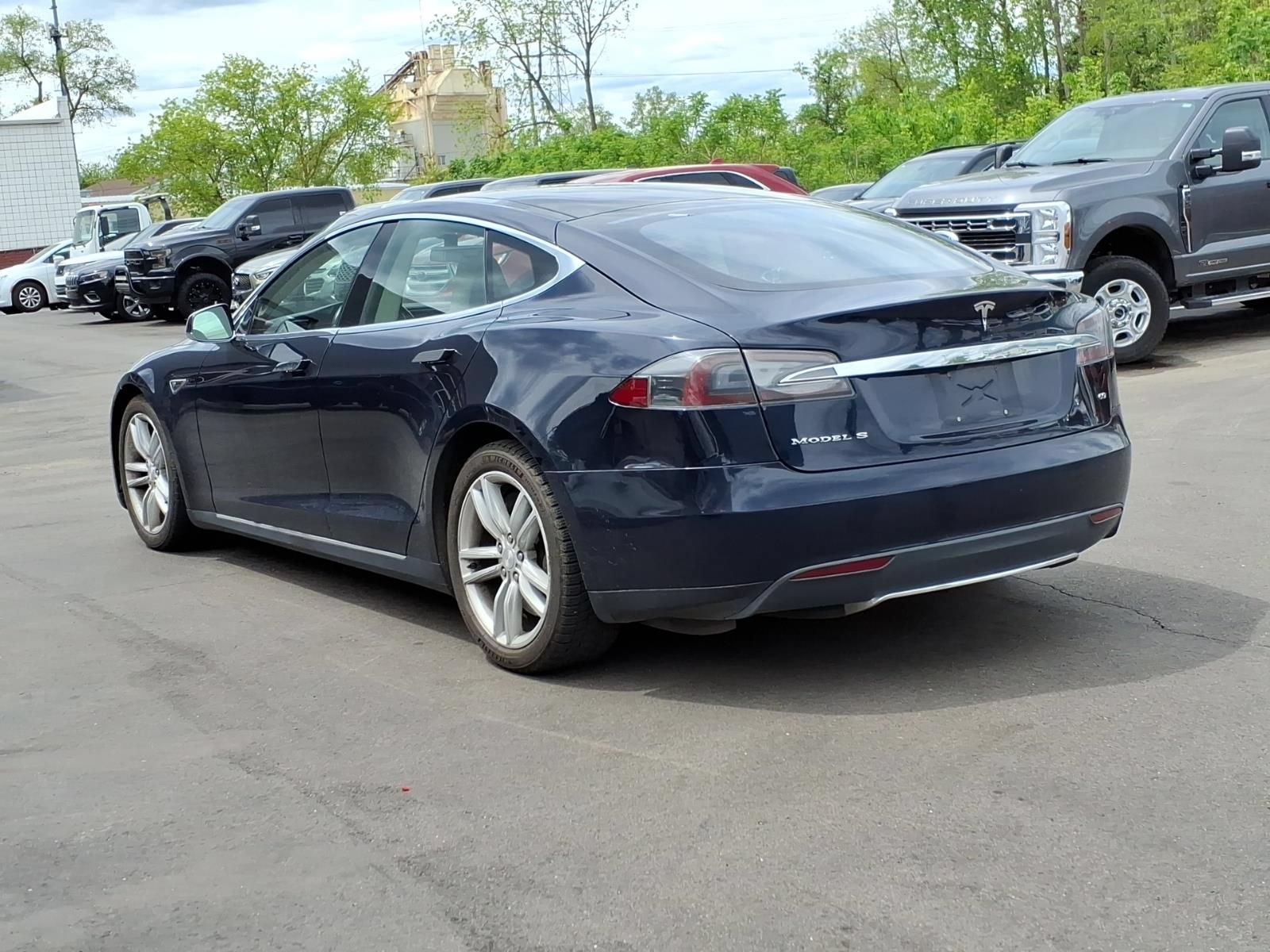 Used 2014 Tesla Model S 60 RWD image 3