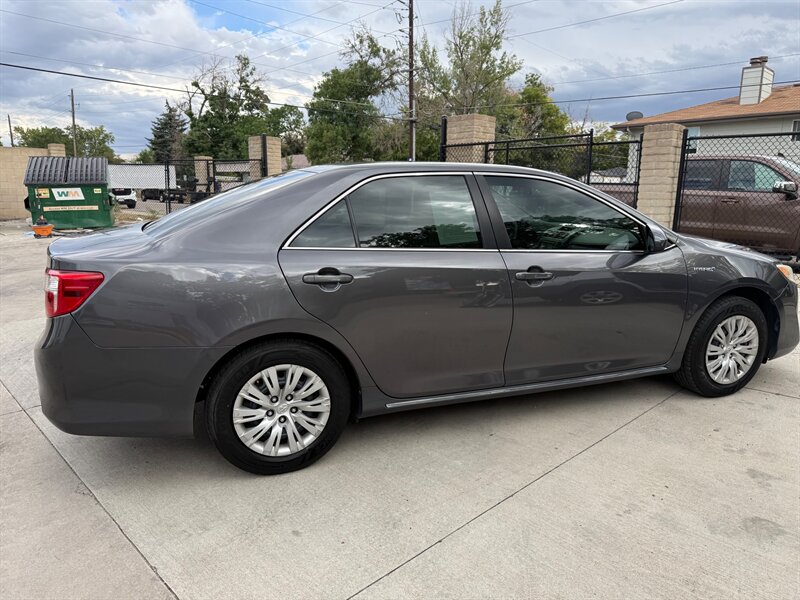 Used 2013 Toyota Camry LE FWD image 6