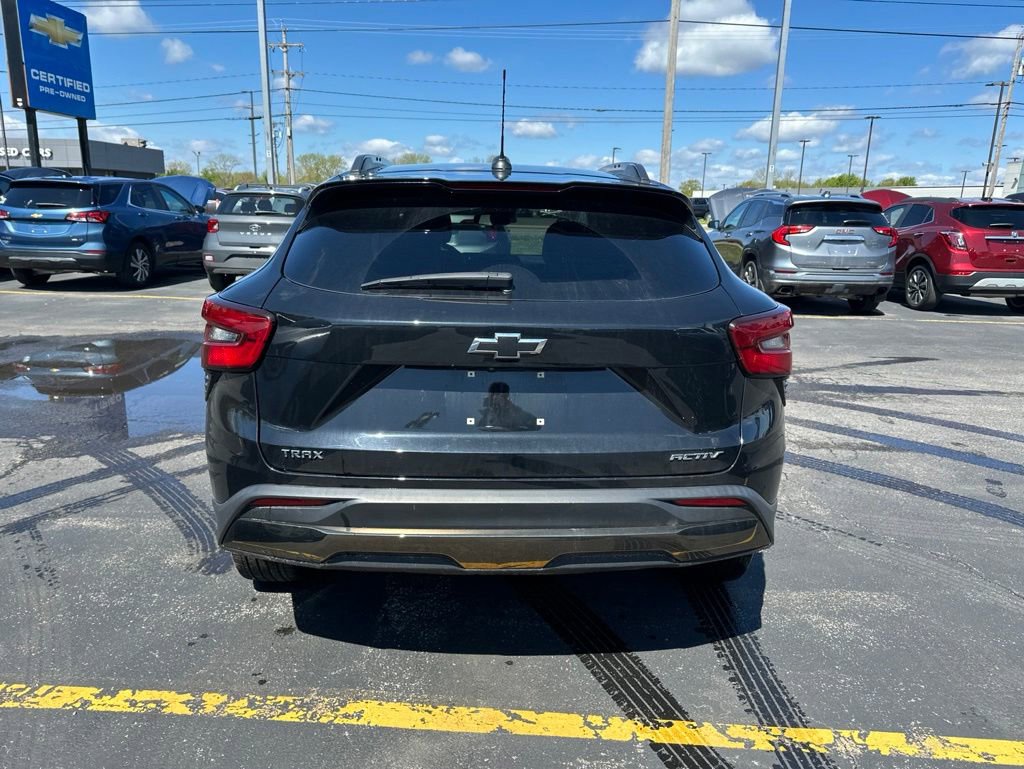 Used 2024 Chevrolet Trax ACTIV w/ Sunroof Package FWD image 5