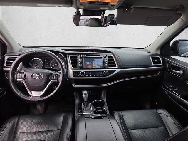 Used 2017 Toyota Highlander Limited AWD/4WD image 16