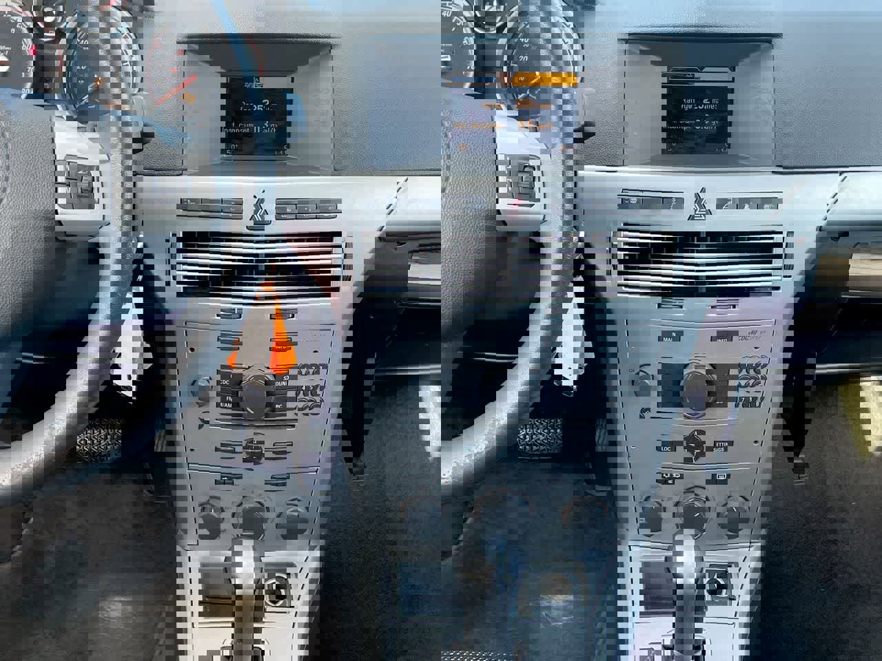 Used 2008 Saturn Astra XR w/ Advanced Audio Package image 13