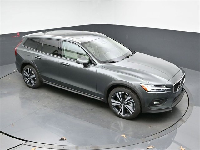 New 2026 Volvo V60 B5 Cross Country Plus w/ Protection Package Premier image 45