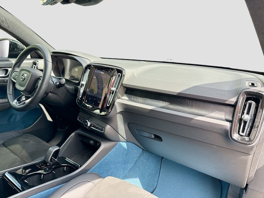 Used 2023 Volvo C40 P8 Recharge Plus image 31