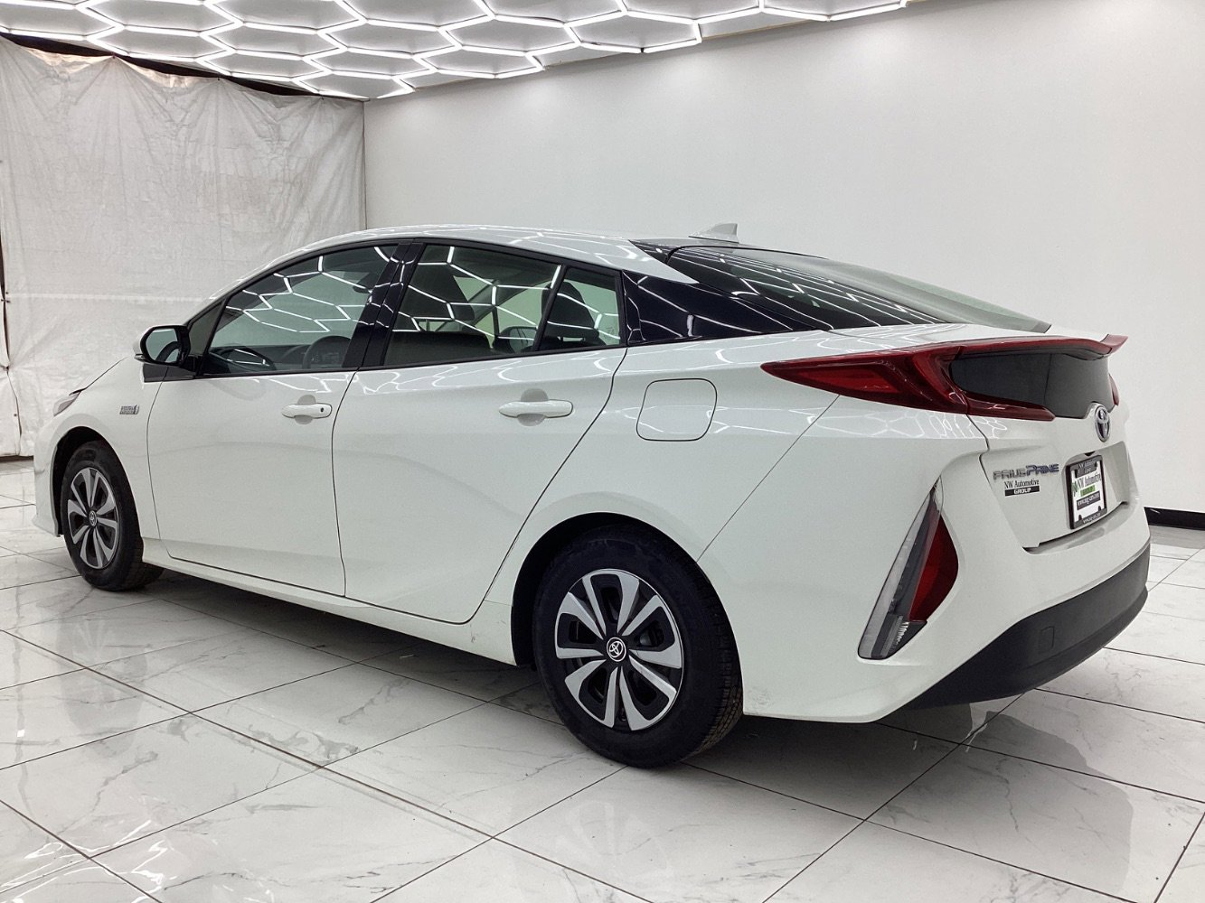 Used 2018 Toyota Prius Prime Premium image 12