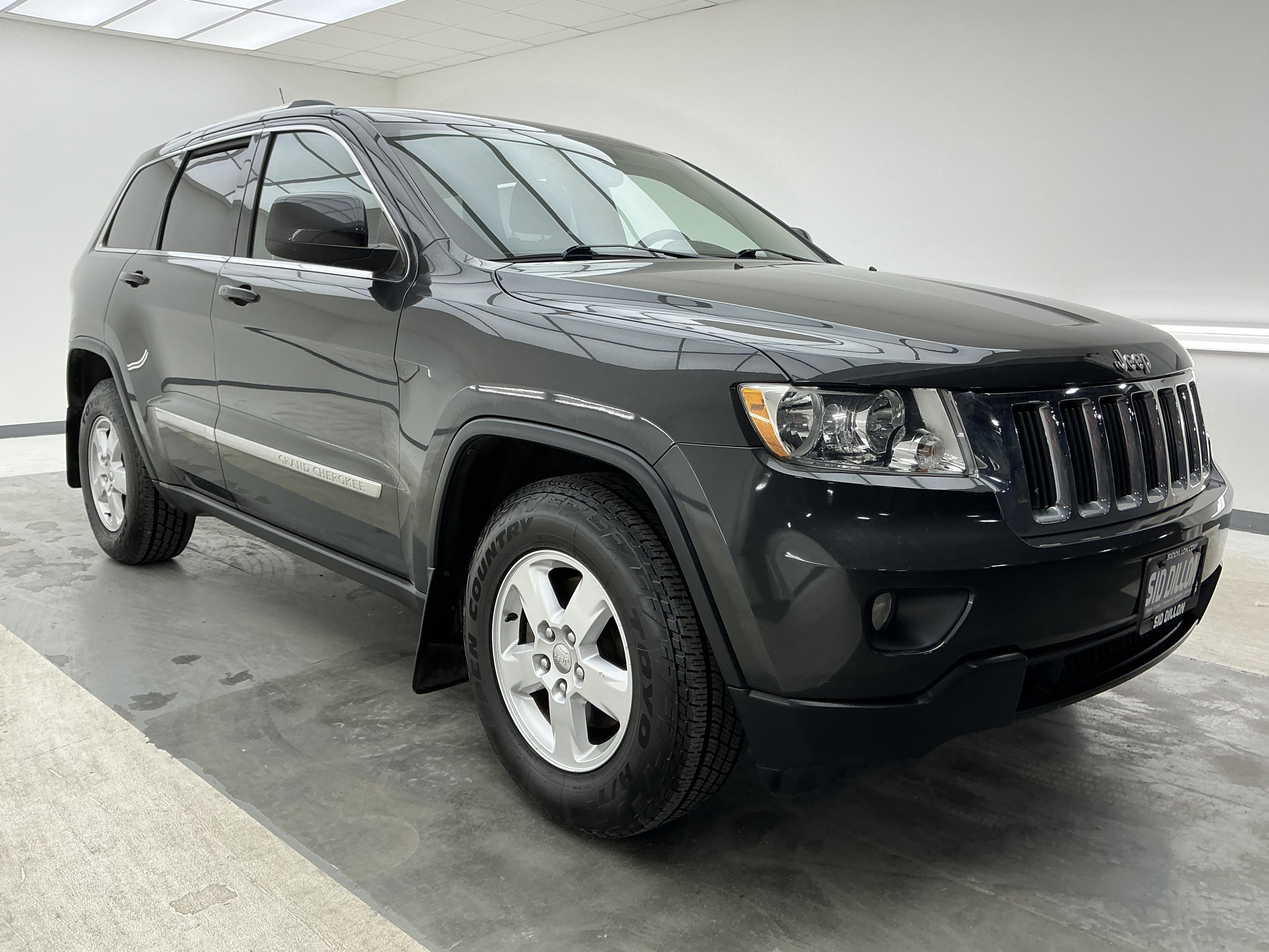 Used 2011 Jeep Grand Cherokee Laredo w/ Security & Convenience Group image 3