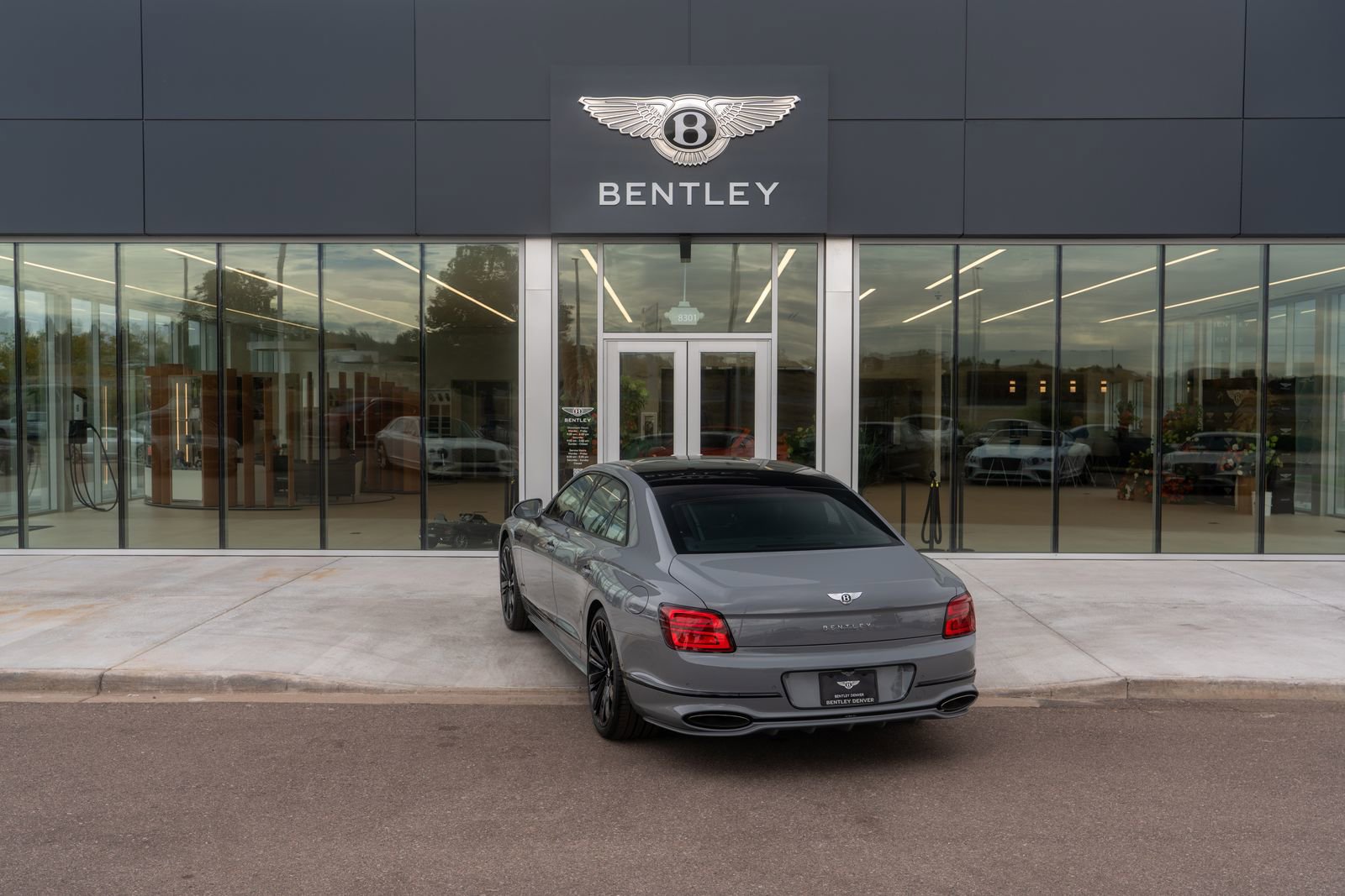 New 2025 Bentley Flying Spur Plug-In Hybrid image 13