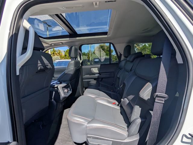 Certified 2025 Ford Expedition Active image 7