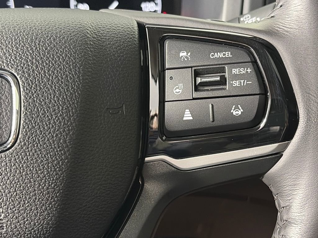 Used 2025 Honda Odyssey Elite image 17
