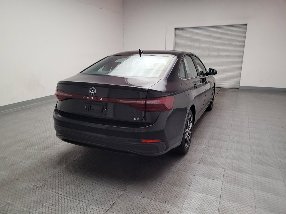 Used 2025 Volkswagen Jetta SE FWD image 7