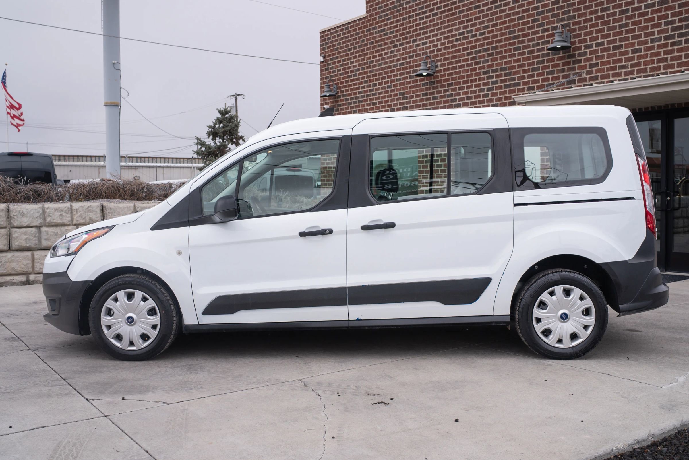 Used 2023 Ford Transit Connect XL image 3