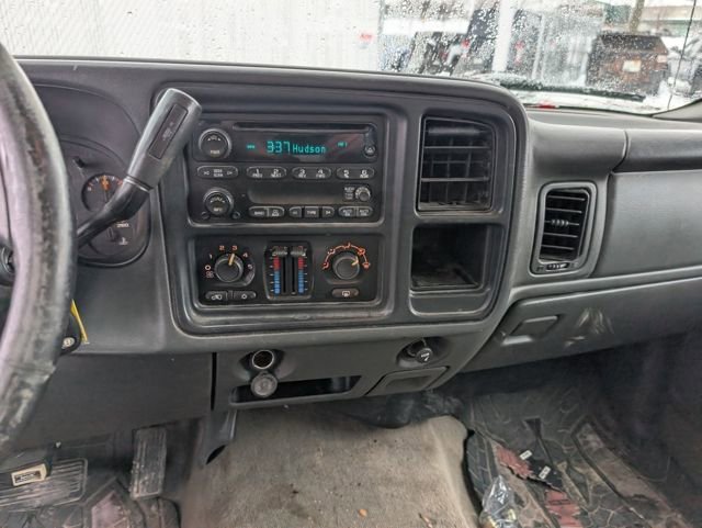 Used 2005 GMC Sierra 2500 SLE w/ Skid Plate Package image 10