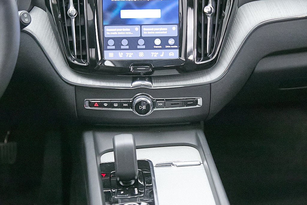 Certified 2025 Volvo XC60 T8 Plus w/ Protection Package Premier AWD/4WD image 29