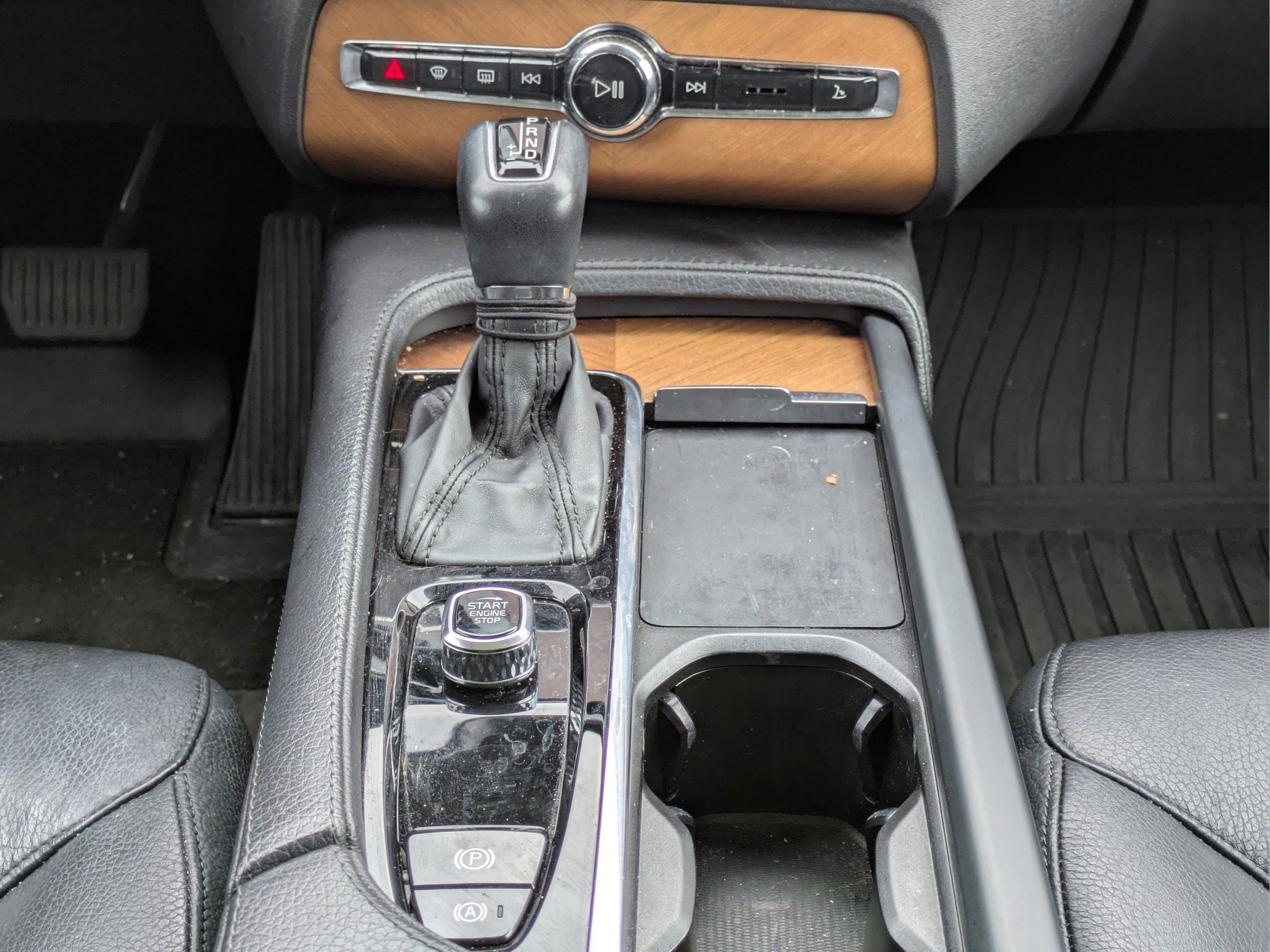 Used 2022 Volvo XC90 T6 Momentum w/ Climate Package image 19