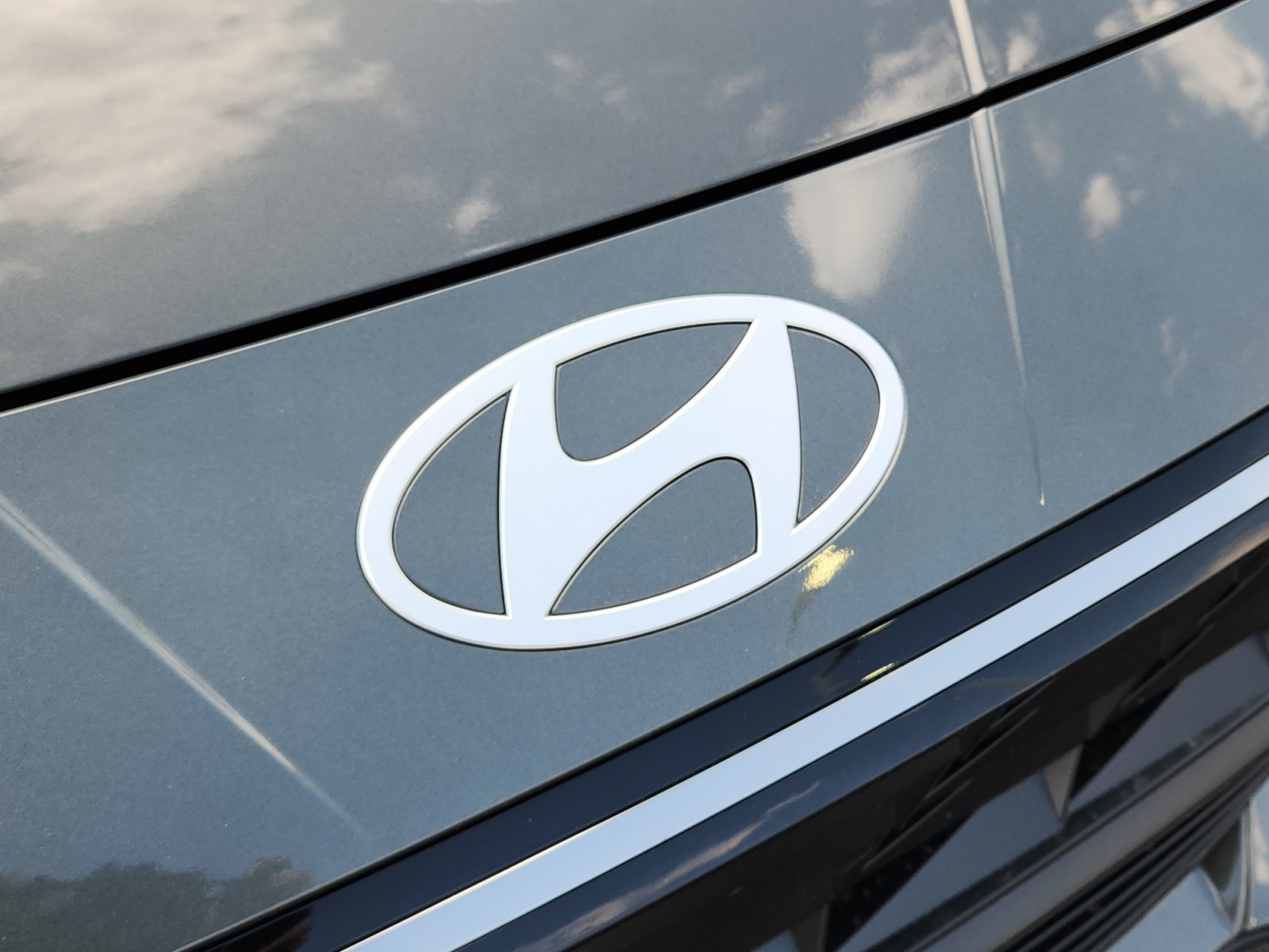 New 2026 Hyundai Elantra Limited FWD image 23