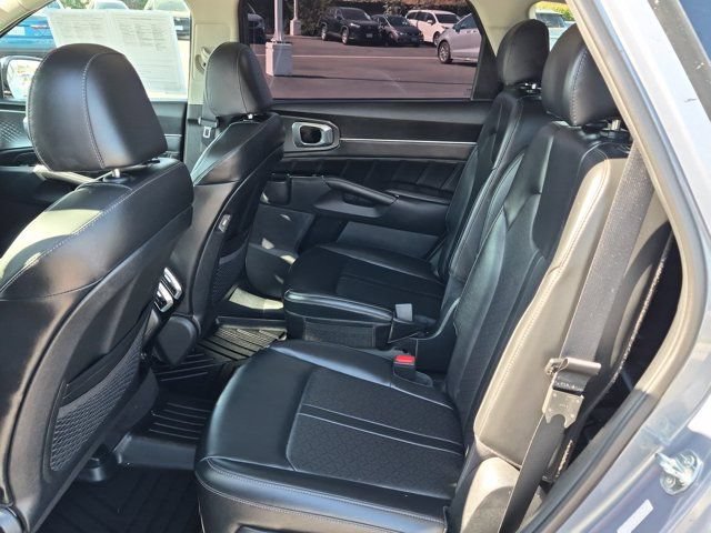 Used 2023 Kia Sorento SX AWD/4WD image 14