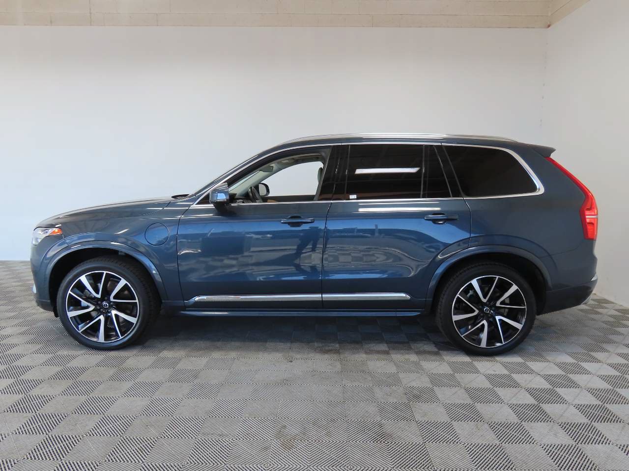 Used 2021 Volvo XC90 T8 Inscription Expression w/ Advanced Package AWD/4WD image 5